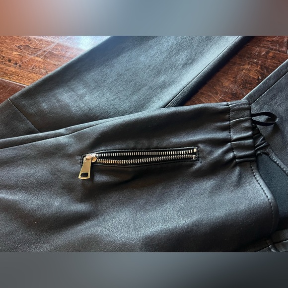 BAUM 💯 lamp skin leather pants with zippers - Picture 11 of 11